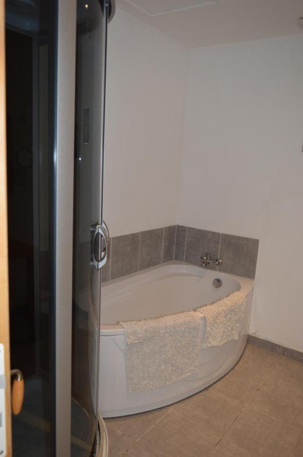 Le Studio Apartment Azille Exterior photo