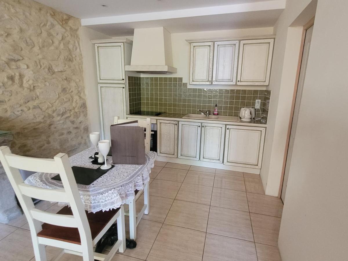 Le Studio Apartment Azille Exterior photo